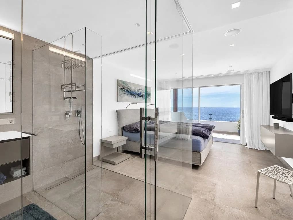 Bedroom and ensuite, Nova Santa Ponsa