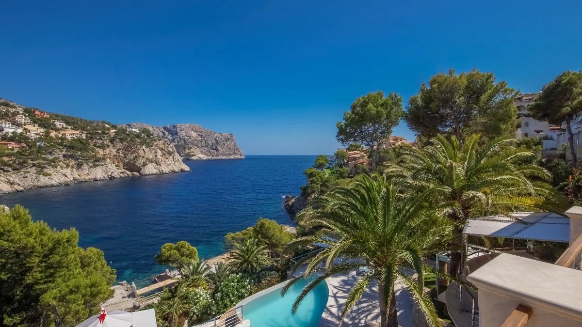 Waterside house, La Mola